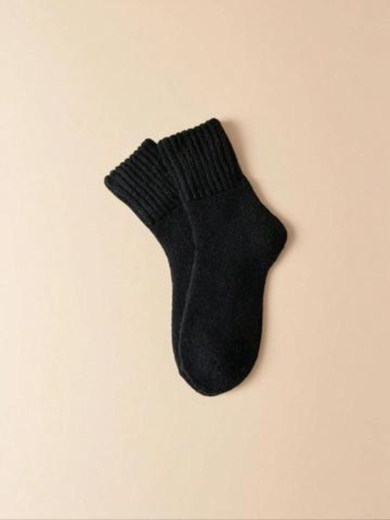 Women's Plain Mid-Calf Crew Socks, Warm Fuzzy Thickened Socks, Ideal for Sports and Fitness, Casual All-Season Slim-Fit Socks
