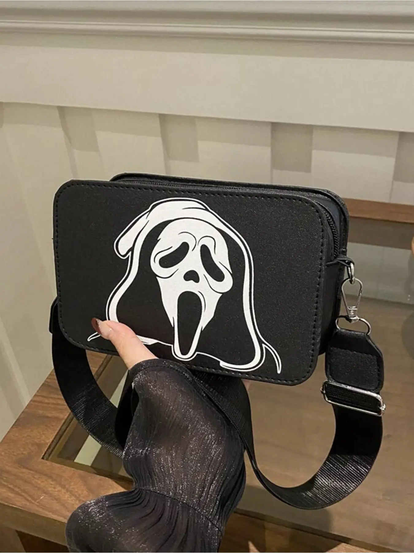 Halloween Skull Print Women's Crossbody Bag Mini Square Phone Wallet Gothic Party Clutch for Fashion Events Cosplay Accessories