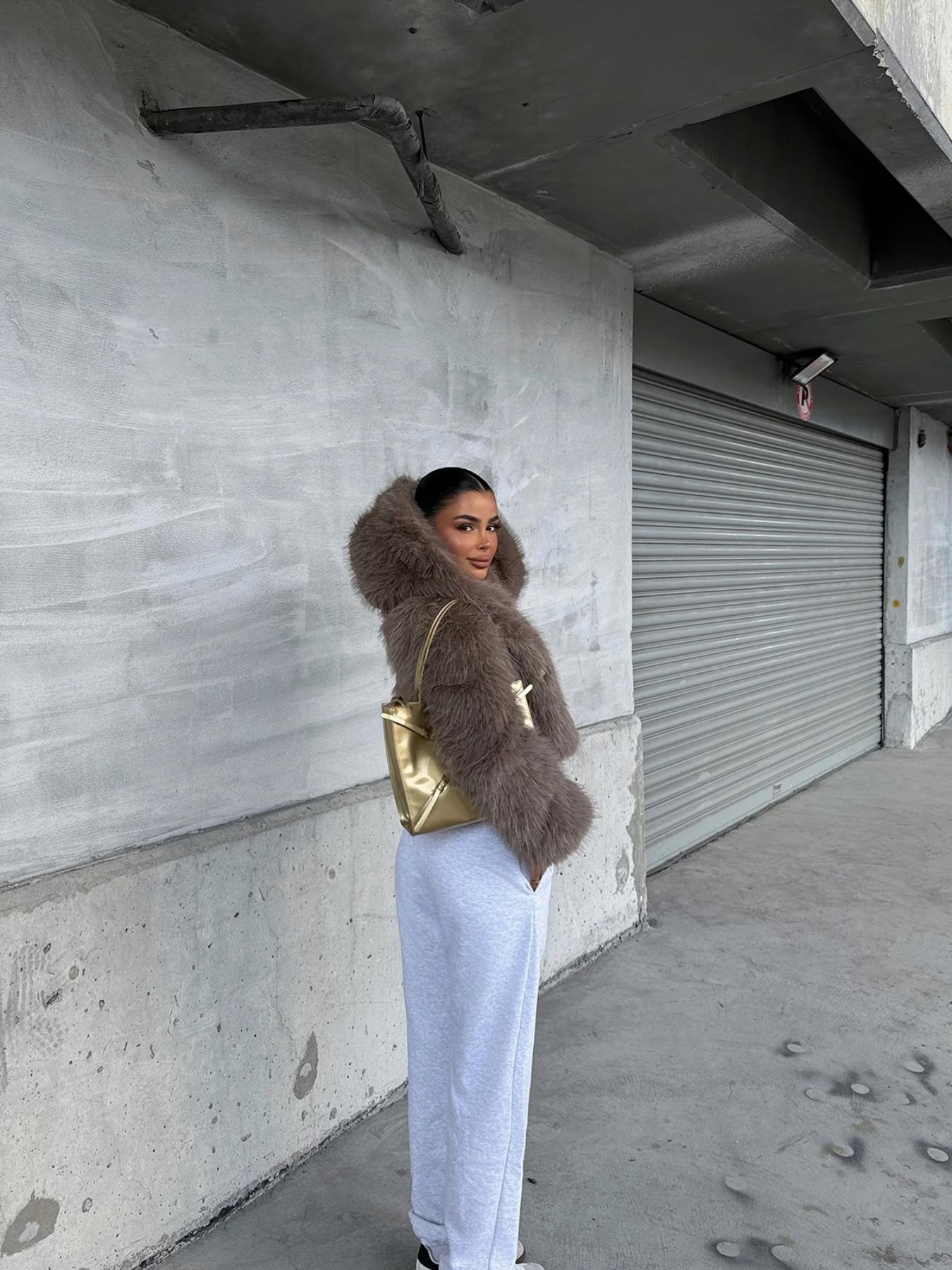 Women's Casual Fashion Hooded Faux Fur Fitted Coat, Thick Woven Fabric Outerwear, Warm Short Winter Jacket, New Arrival