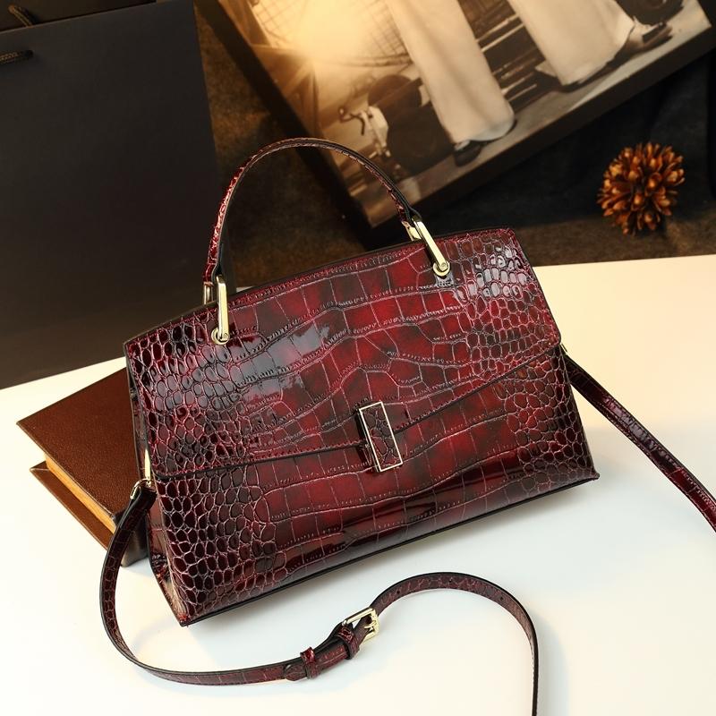 Luxury Wine Crocodile Texture Handbag, High-End Commuter Crossbody Bag, Elegant Mother Bag, Large Capacity Shoulder Bag