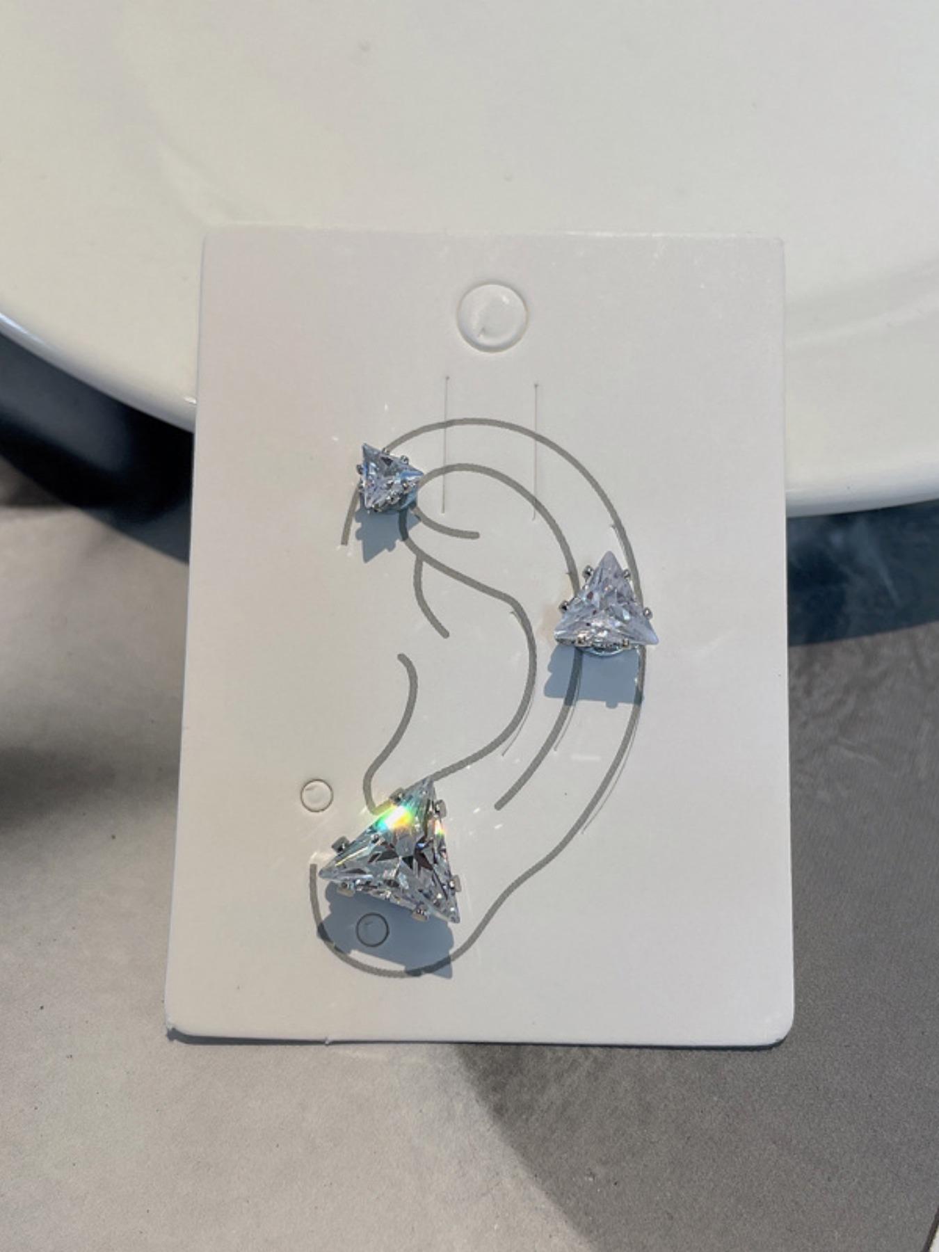 Black Zirconia Magnetic Cartilage Earring – No Piercing Painless Magnetic Ear Cuff for Women, Fake Helix Earring for Unisex, Hypoallergenic Claw Clip Earring, Ideal Gift for Labor Day Halloween Thanksgiving Christmas