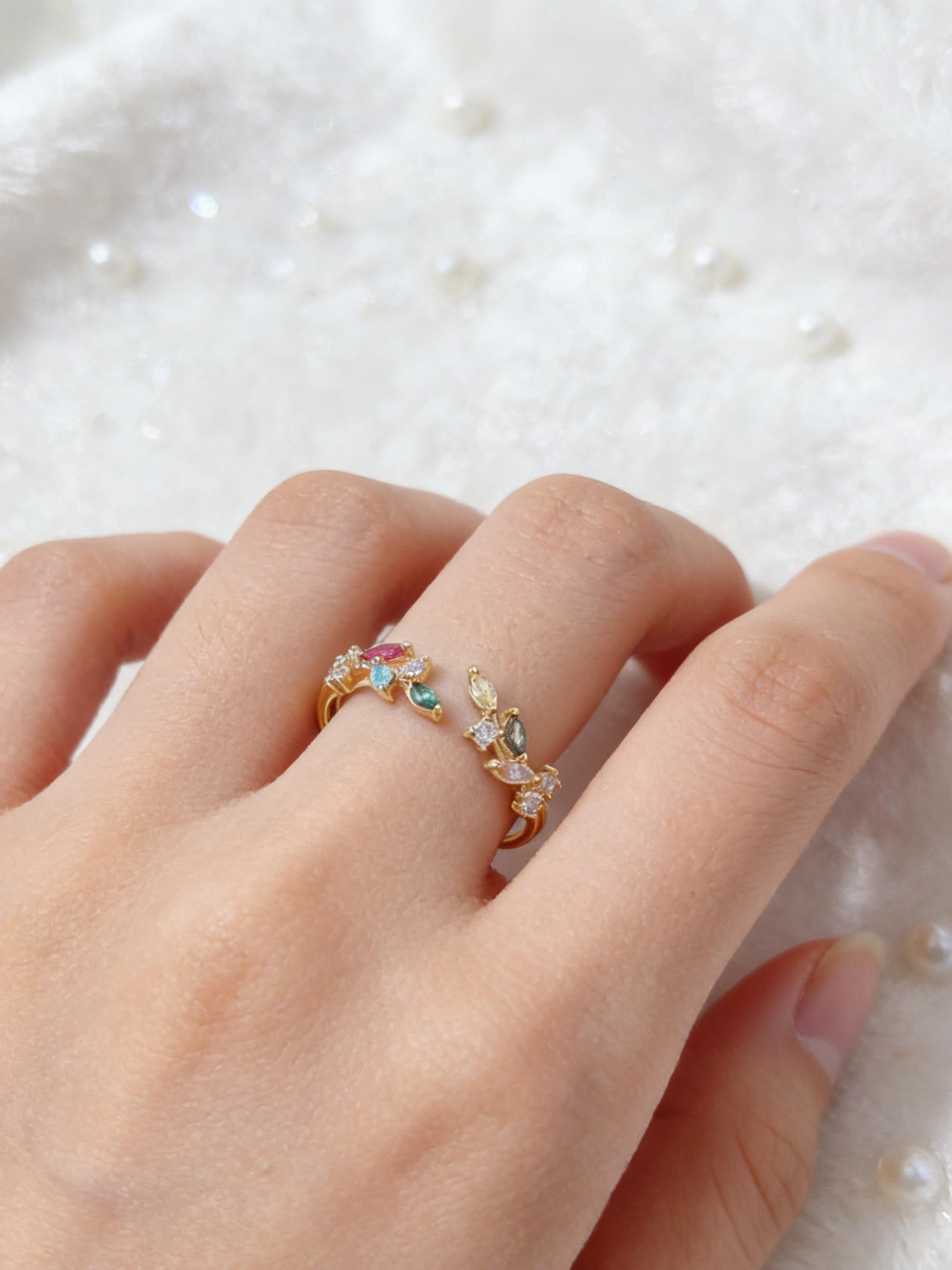 Fashion Micro-Set Colorful Zircon Leaf Ring for Women, Simple and Versatile Open Adjustable Band, Elegant Jewelry Accessory