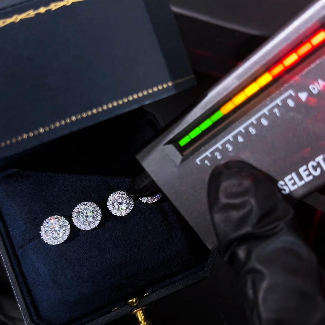 HELLOICE [Unisex] Moissanite Halo Stud Earrings 0.2Ct/0.6Ct/1.0Ct/1.6Ct/2Ct/4Ct S925 Sterling Silver Synthetic Moissanite D Color VVS1 Jewerly Gift for Her Him