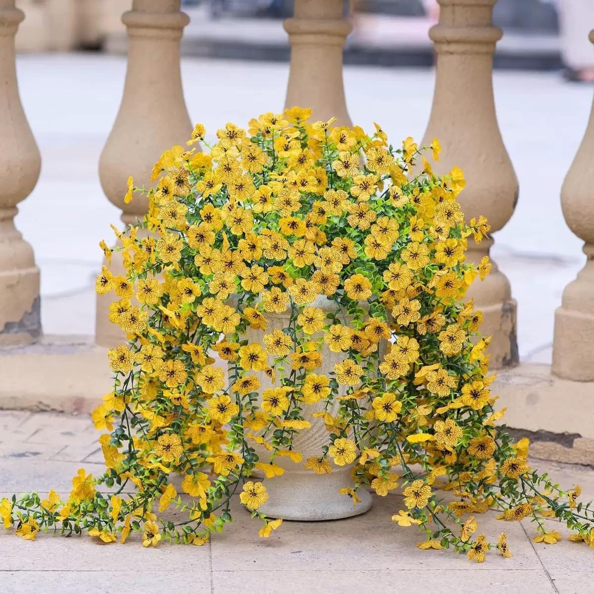 6pcs of Artificial Flowers Hanging Flowers Plastic Floral Plant for Outdoor Artificial Plants Spring And Summer Decoration, Artificial Flower Decorations, Colorful Violet Fake Daisy Realistic Outdoor Flowers Porch Courtyard Decoration Home Decoration