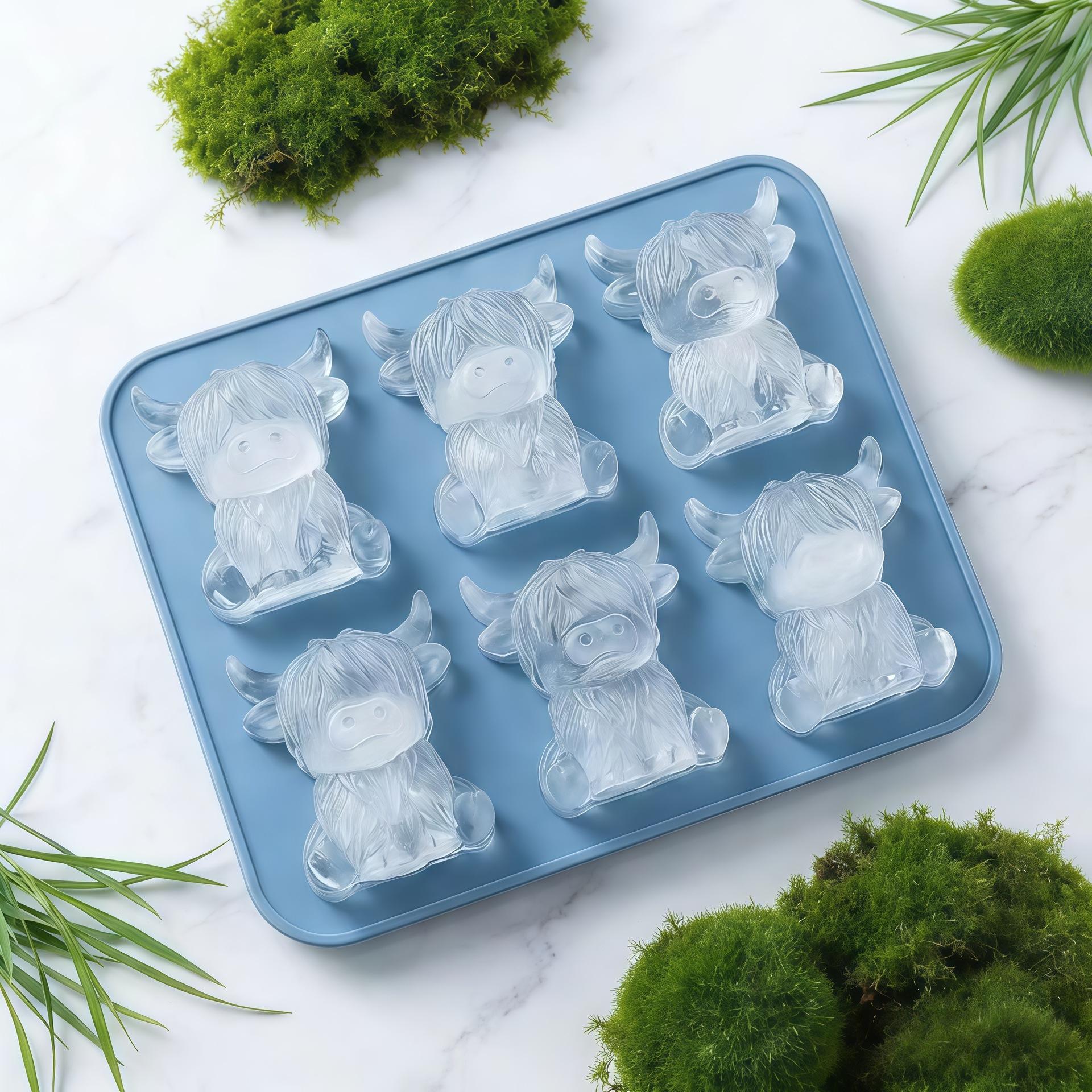 Highland Cow Model Quick Freeze Silicone Ice Tray, Durable Plastic Mold, Perfect Ice Cubes for Juice, Home Bar Accessories