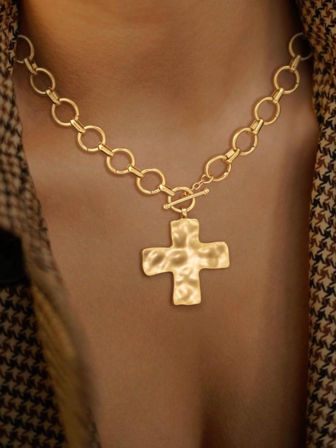 Chunky Cross Necklace for Women Statement Cross Pendant Necklace Layered Hammered Bold Cross Necklace Vintage Toggle Clasp Necklace Jewelry For Easter Gift