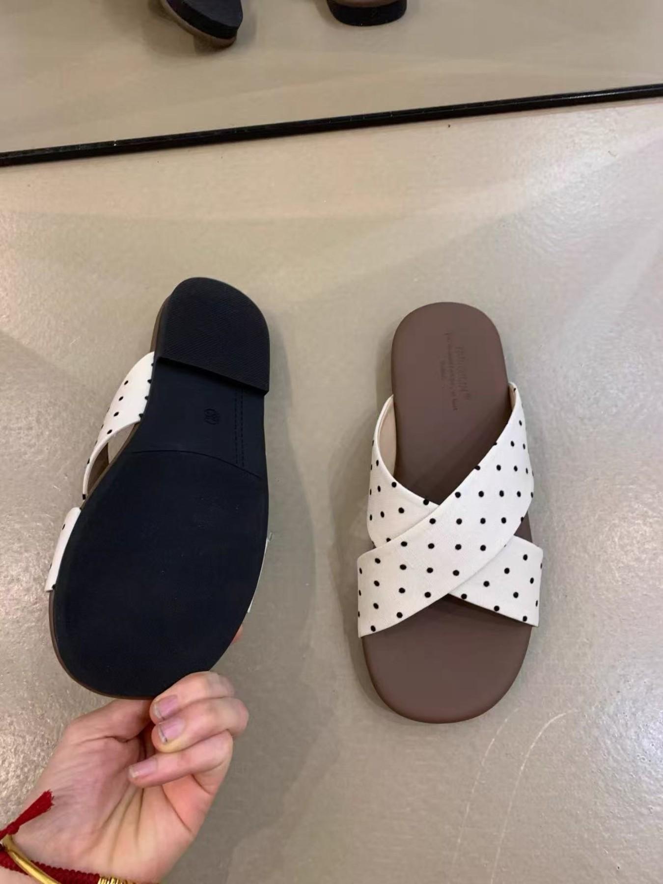 2026 Summer New Polka Dot Cross Strap Sandals for Women, Outdoor Flat Shoes, Versatile Cool Slippers, Fashionable and Comfortable