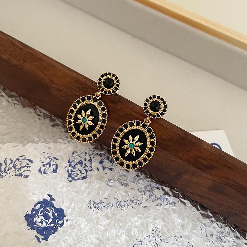 French Vintage Black Star Earrings with Rhinestones Women Elegant Fashion Luxury New Exquisite Mid Century Inspired Jewelry