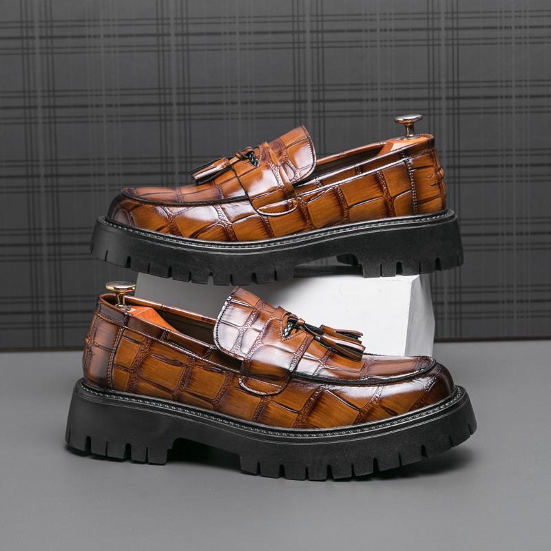 Ubetif Men's 2025 Fashionable Casual Tassel Decor Leather Slip-on Shoes,  Exquisite appearance Loafers, Simple Design Elegant Plain Round Toe Loafers, Business Style Temperament Flats for Daily Wear, MenShoes, Office Shoes, Valentine's Day, Gift for Him