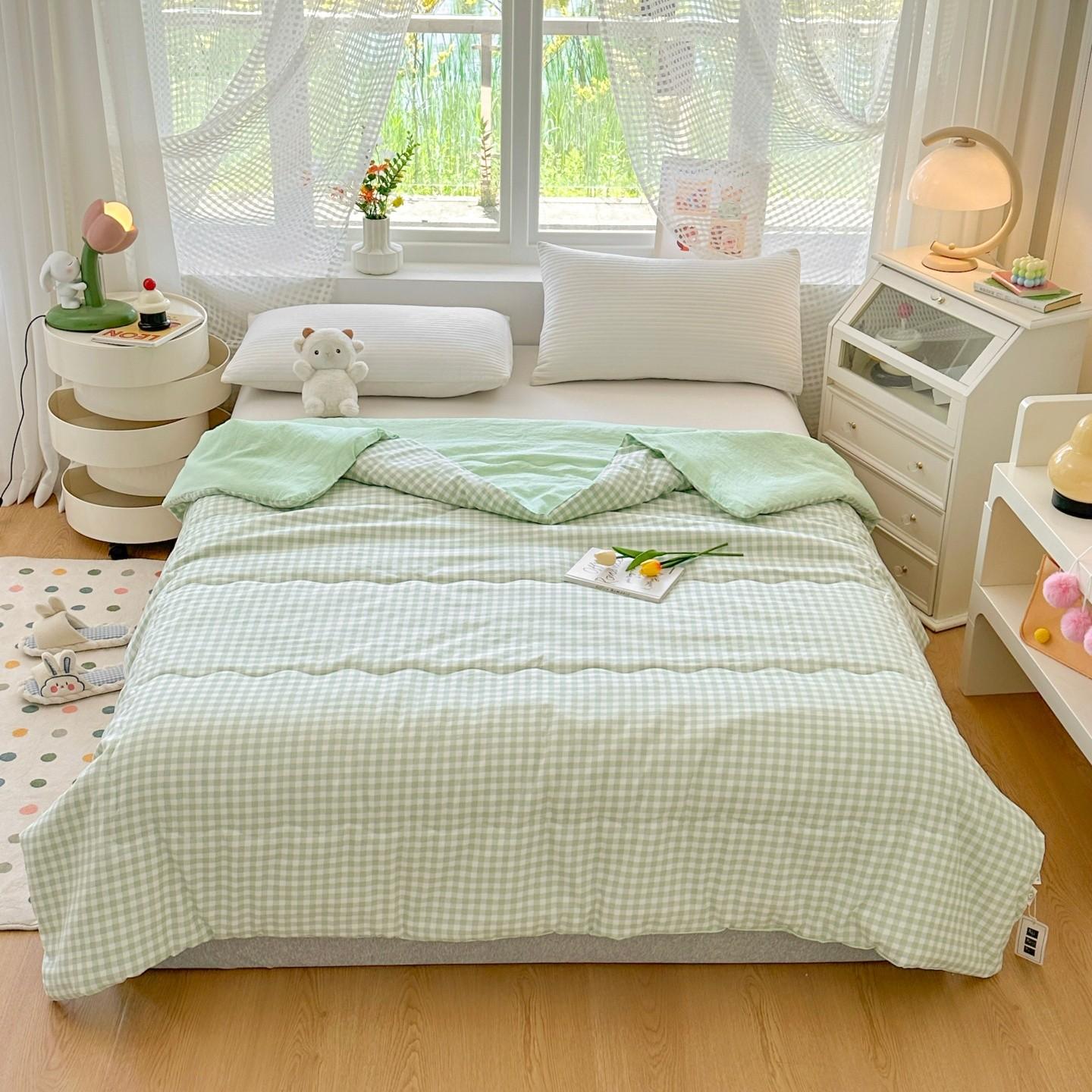 1pc Plaid Summer Quilt, Washable, Non-Clumping, Soft and Skin-Friendly, Ideal for Air Conditioning Use