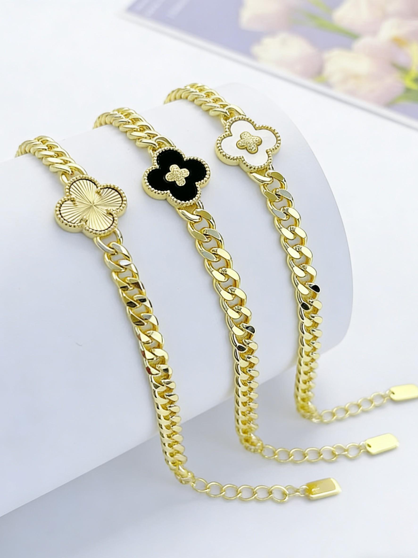Women's shiny four-leaf clover floral shell 18K gold-plated jewelry bracelet, elegantly designed for daily wear.