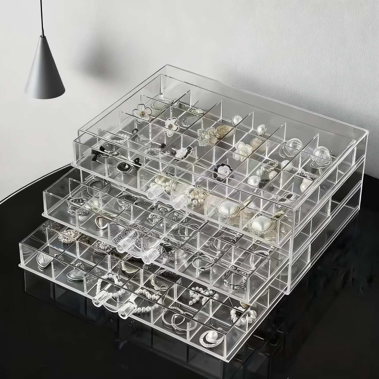 Desktop jewelry storage box, transparent visible jewelry box, suitable for placing on dressers, in bedrooms, dormitories, offices and other places, capable of holding small jewelry