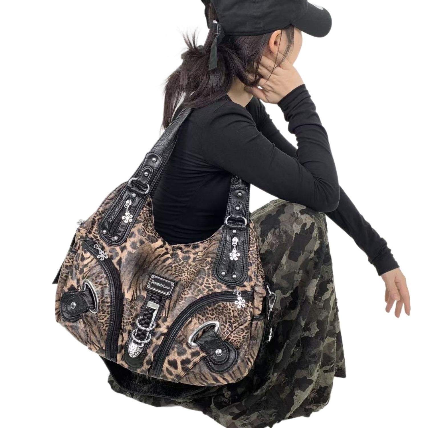 Ladies' retro Y2K spicy girl handbag, large capacity, multiple
