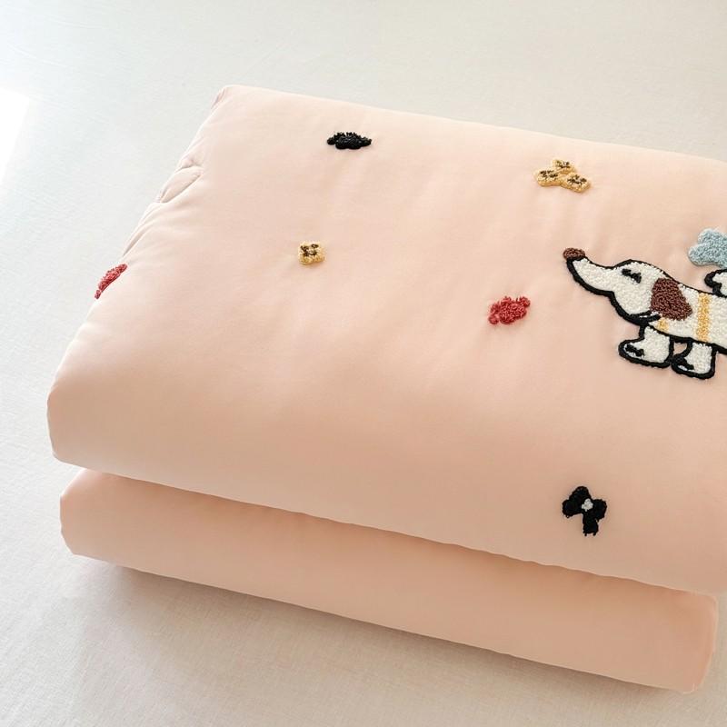 1pc Summer Quilt, Soft Comfortable Bedspread, All-Season Blanket, Embroidered Design, Safe High-Quality Material, Perfect Gift