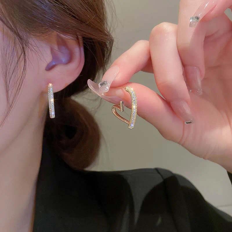 Fashion Simple Gold Color Love Heart Earrings for Women Trendy Elegant Metal Geometric Zircons Heart-Shaped Earrings Jewelry