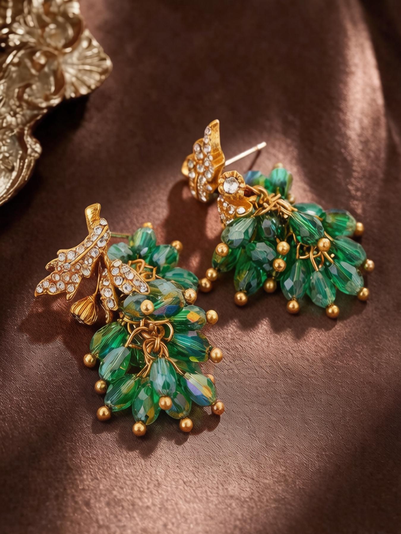 1 pair of vintage elegant leaf long earrings, suitable for daily commuting, vacation and dating, and also a surprising and exquisite small gift.