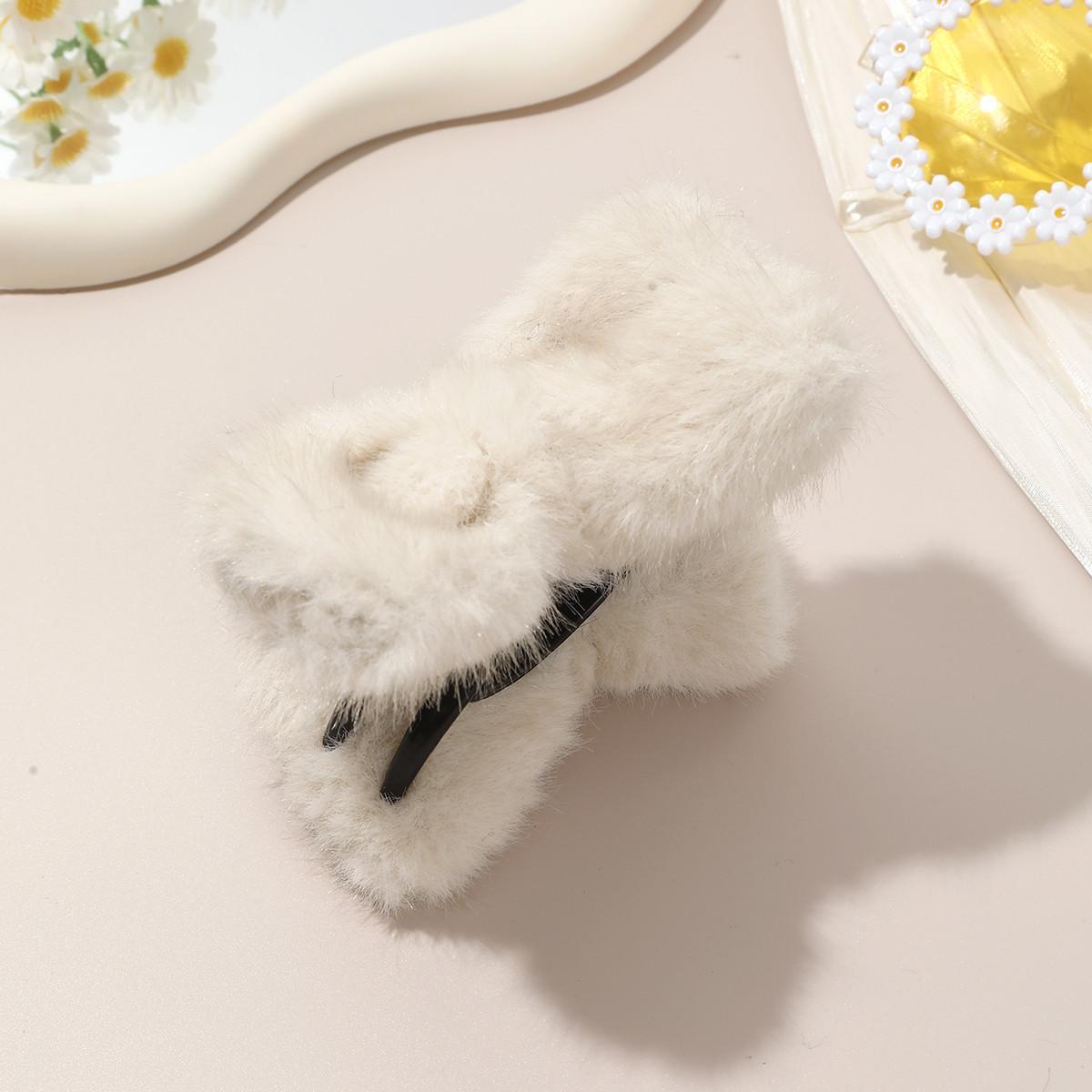 Large Bow Hair Claw Clips for Women & Girls, Elegant Soft Plush Fuzzy Hair Claws, Stylish Strong Hold Hair Accessories, Non-Slip Design Perfect for Thick & Thin Hair, Ideal for Daily Wear & Casual Hairstyling