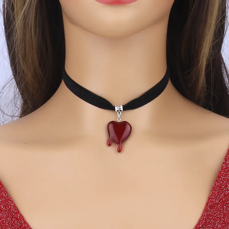 Red blood-dripping heart-shaped velvet collar