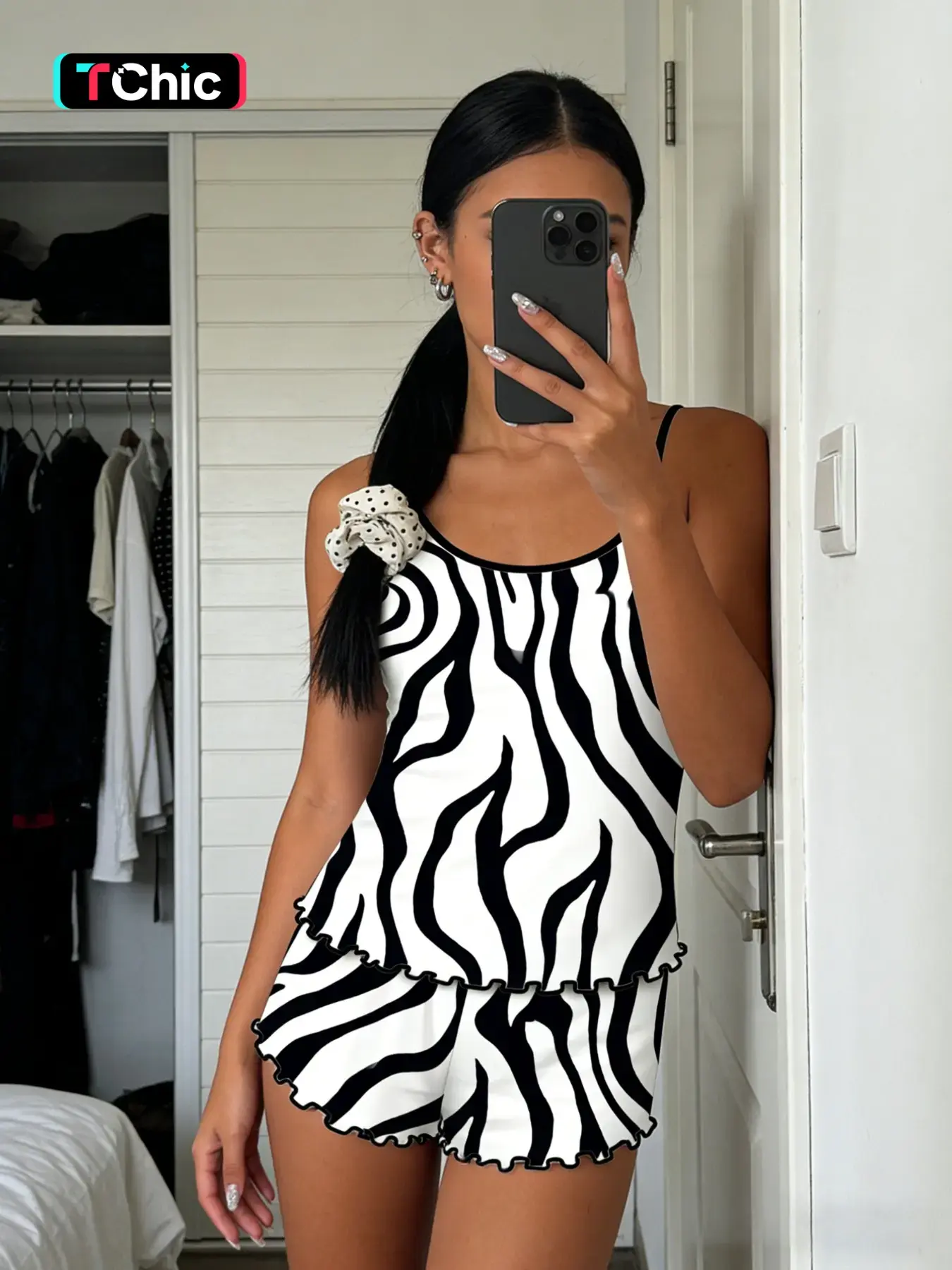 Zebra Pattern Pajama Set, Sleeveless Slim Fit Women's Sleepwear & Loungewear, Soft, Breathable Above-The-Knee Design, Sexy Womenswear Home Wear for All Seasons