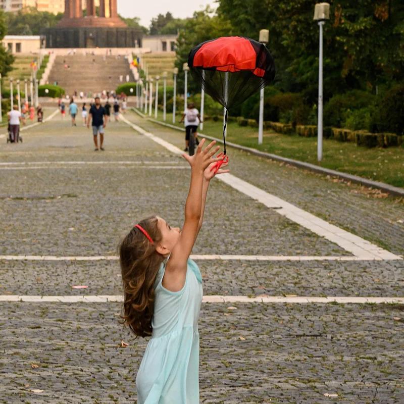 Children's Anti-Tangle Outdoor Flying Parachute Toy Men's Outdoor Toy Creative Easter Basket Filler Unique Gift for Boys and Girls