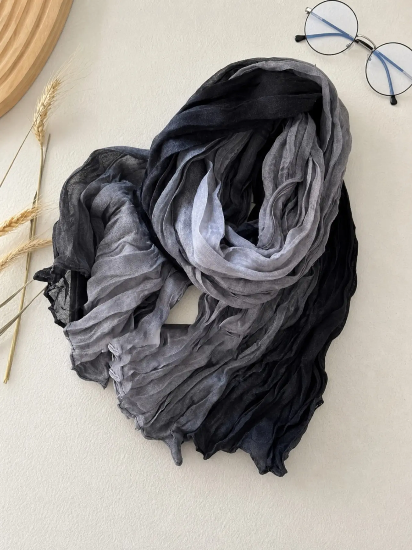 New scarf with cotton and linen feel, gradient blue autumn and winter scarf, vintage versatile printed women's long strip pleated shawl