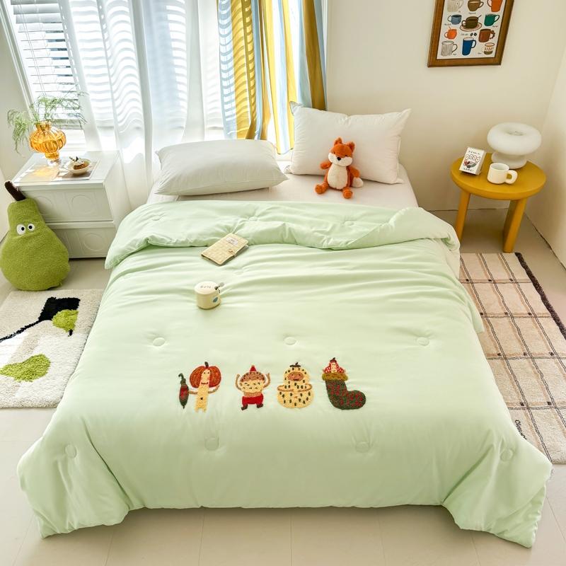 1pc Summer Quilt, Soft Comfortable Bedspread, All-Season Blanket, Embroidered Design, Safe High-Quality Material, Perfect Gift