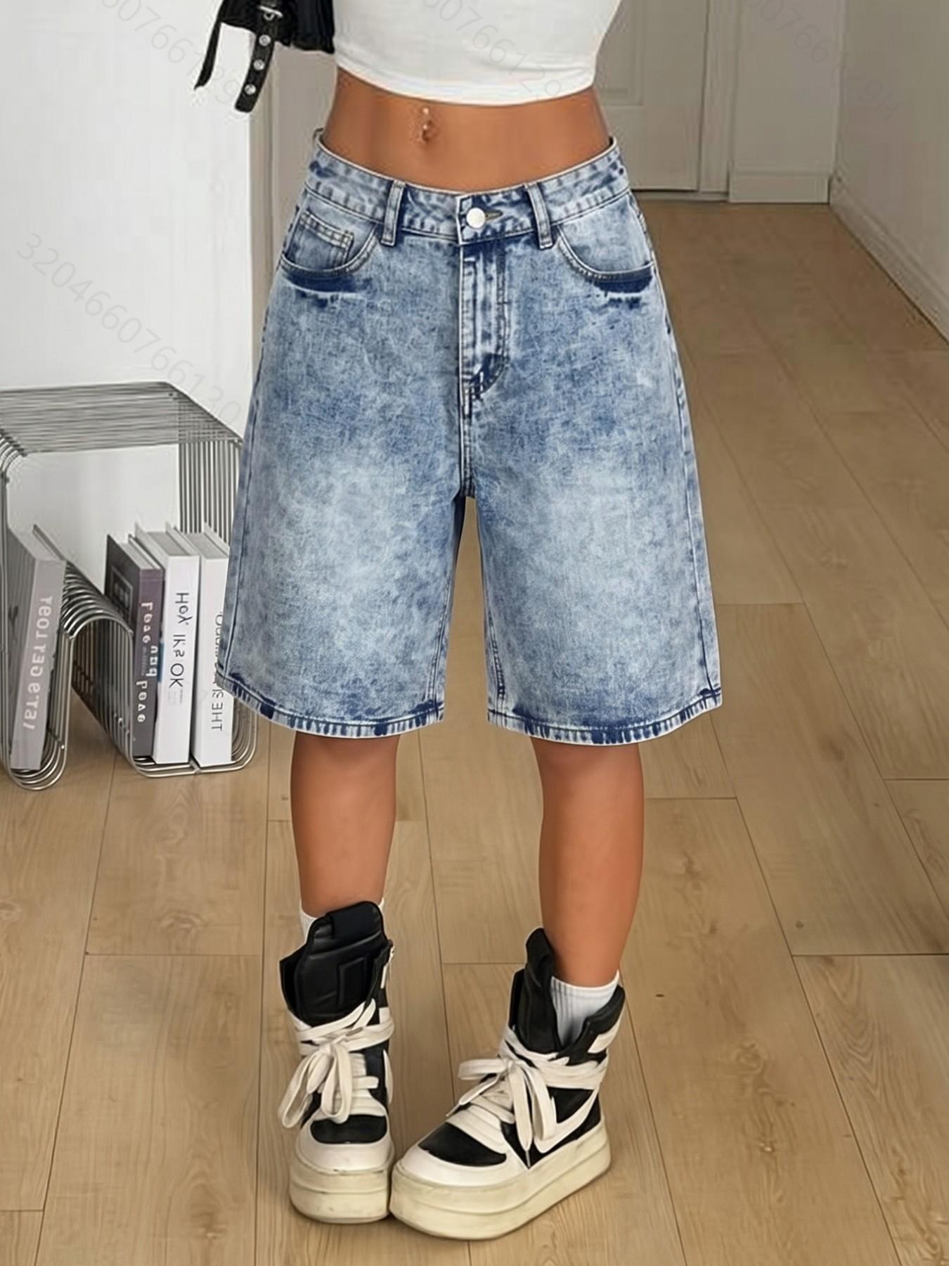 Women's Vintage Light Blue Washed Denim Shorts, Casual Five-Quarter Button Jeans, Slimming Fit, Perfect for Spring and Summer
