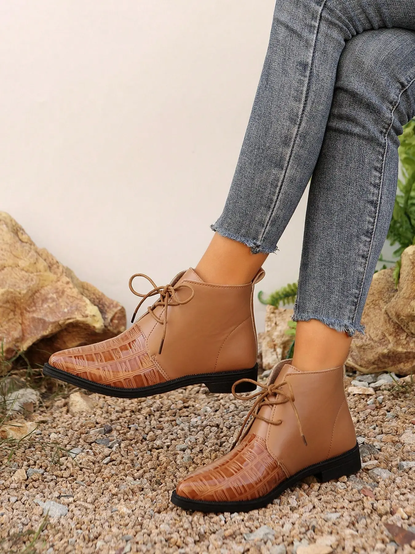 Women's Pointed Toe Flat Short Boots, Spring Summer Retro Lace-Up Crocodile Pattern, Casual Fashion Ankle Boots for Women, Artificial Leather Boots