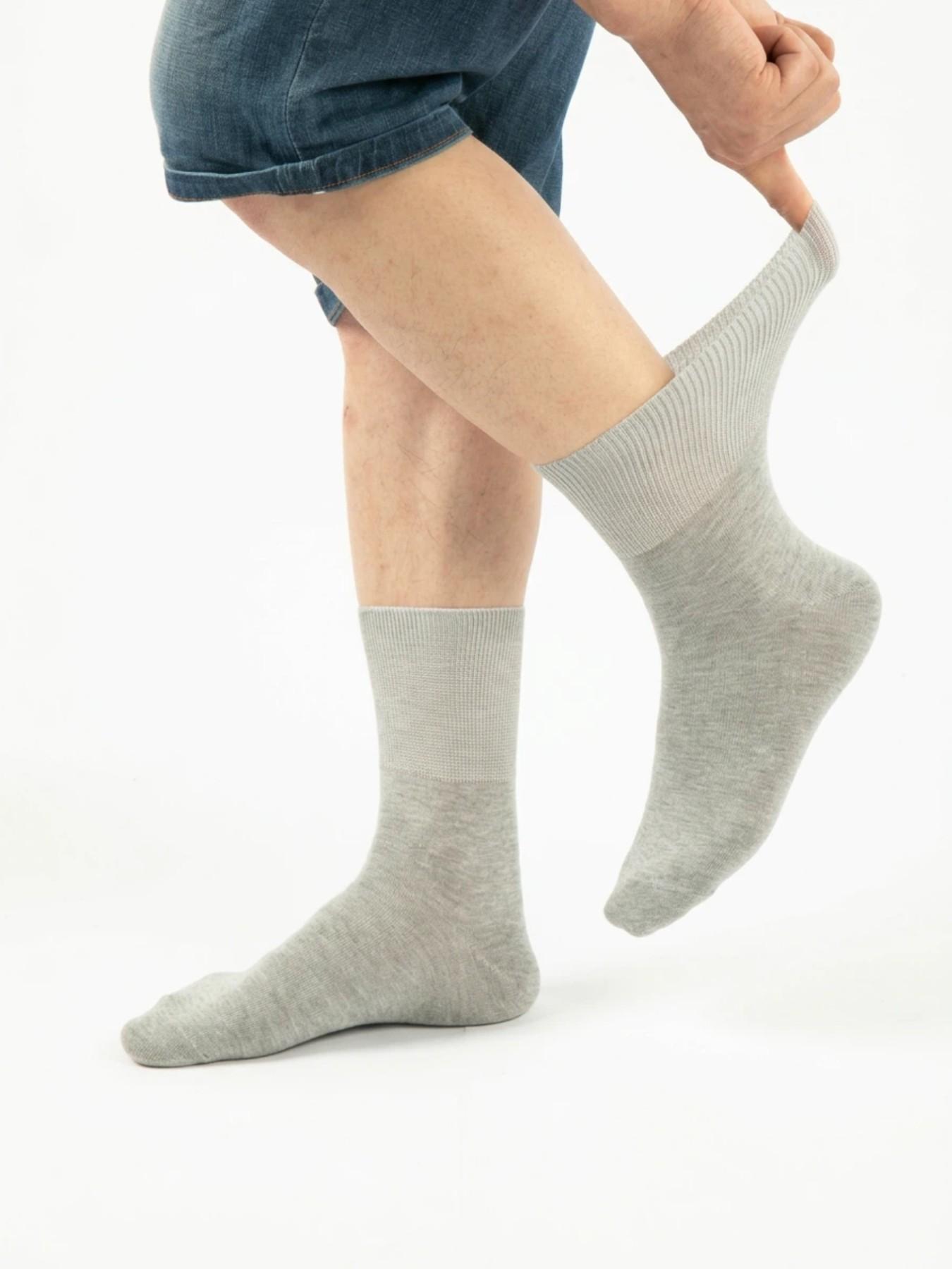 10 pairs of diabetic socks for men and women, comfortable high-stretch knit socks, breathable polyester spandex blend, ideal gift for seniors, loose fit with high elasticity, suitable for all seasons.