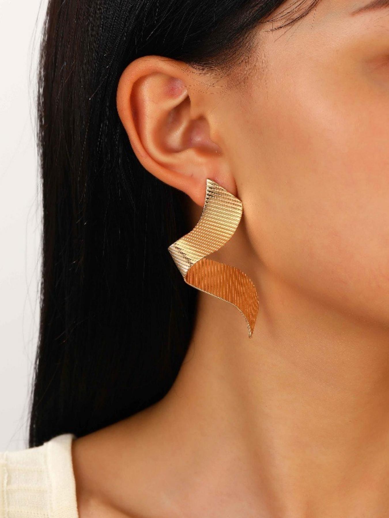 Elegant Asymmetrical Earrings, Unique Textured Design, Perfect for Various, Statement Jewelry for Women