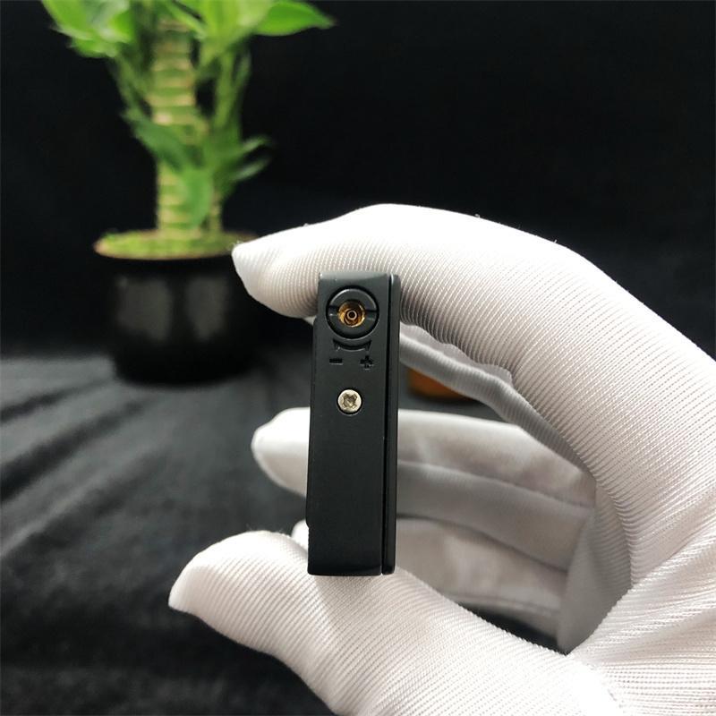 Refillable Butane Lighter Features The Cool Design Of The Ace Of Spades, With A Windproof Flicker. Suitable For Outdoor, Indoor, Barbecue, And Candle-Related Occasions, It's Suitable For Both Men And Women
