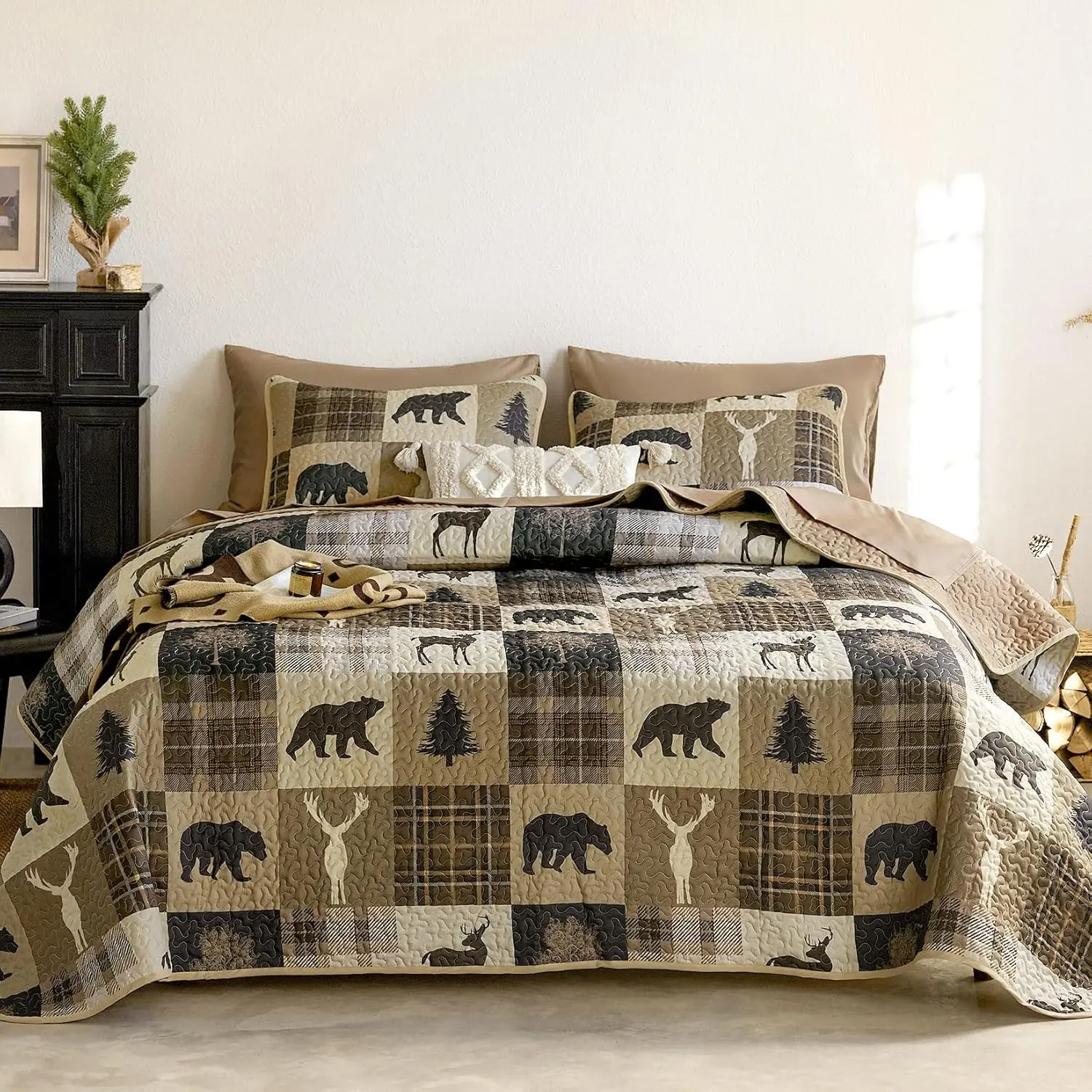 Rustic Quilt Set, Cabin Lodge Christmas Bear Moose Deer Wildlife Western Patchwork Country, Reversible Lightweight Bedspread Coverlet, 3 Pieces, Brown, Queen/Full Size