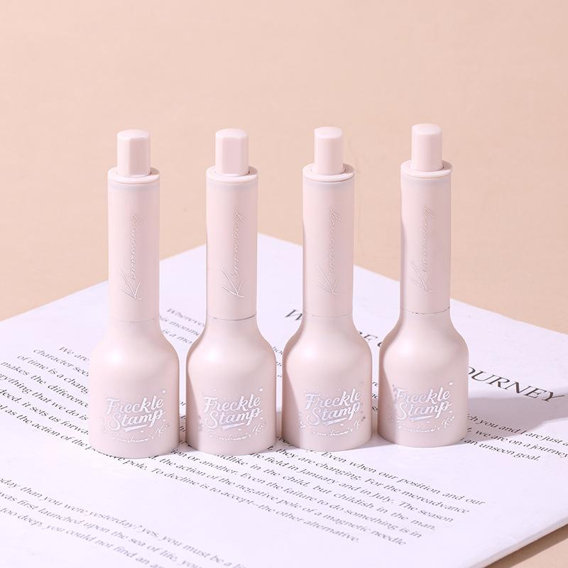 Waterproof Freckle Pen Makeup Stamp, Natural Looking Fake Freckles Marker, Sweatproof Dotting Pen for Women