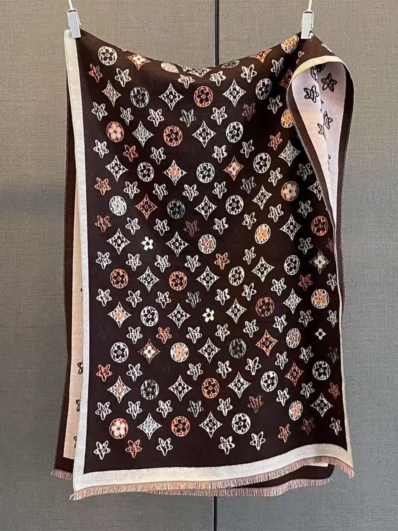 Autumn Winter Unisex Clover Thick Warm Scarf, Fluffy Soft Scarf, Fashionable Faux Wool, High-End Anti-Cold Neckwear, Suitable for Various Occasions