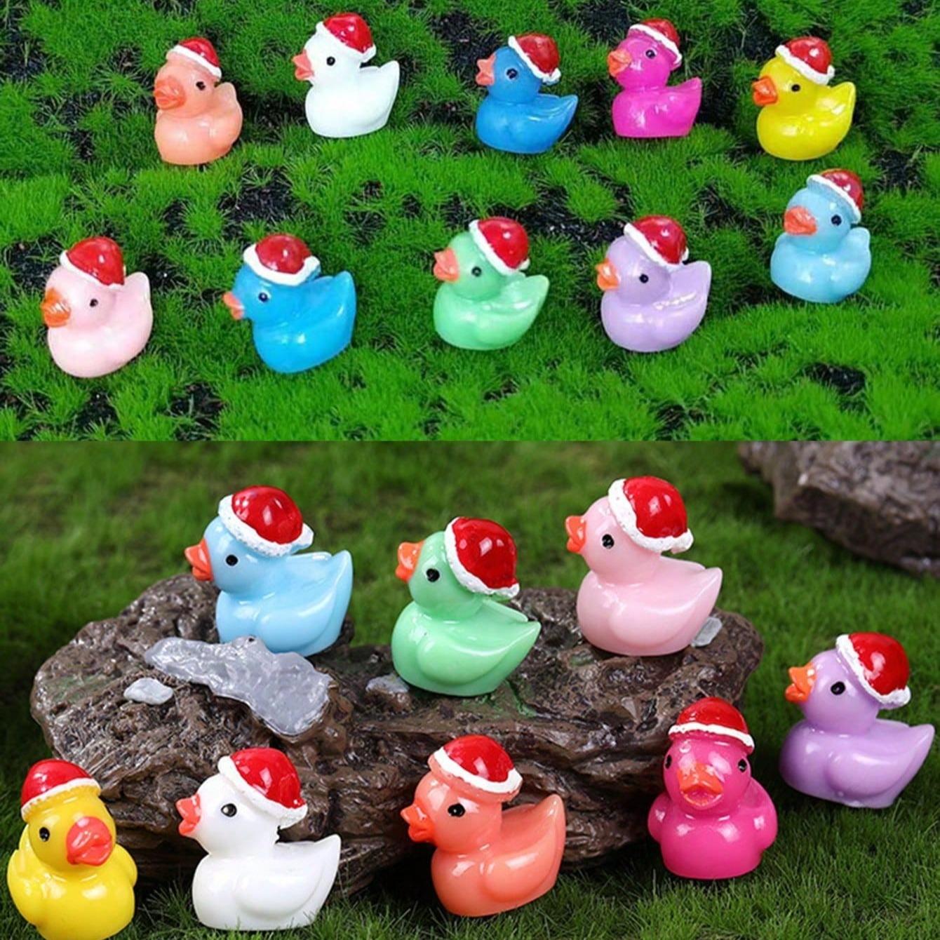 Mini Christmas Resin Ducks with Hats, Perfect for Crafts, Home Decor, Dollhouse Parties, Slime, Christmas Gifts, 50/30/15/5 Pieces