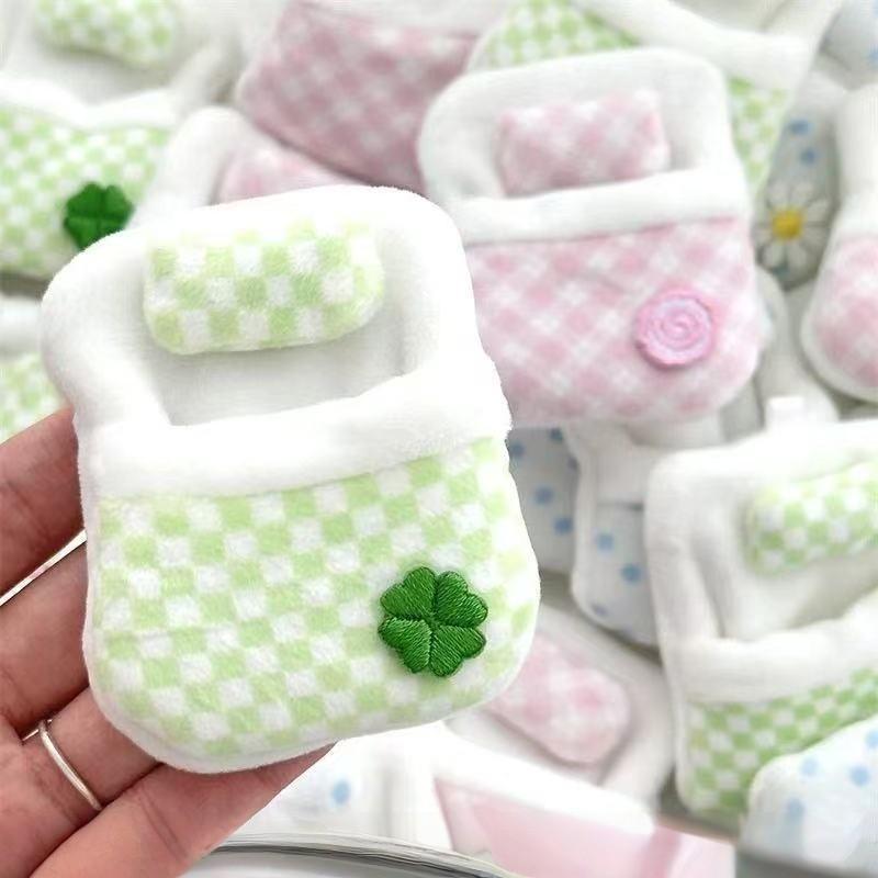 Cute Clover Plush Bed Nook, High Aesthetic Mini Doll Storage Nest, Fun Soft Toy Organizer, Ideal Choice for Collectors