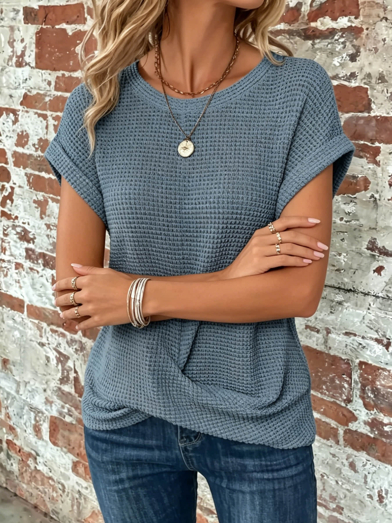 Women's Fashionable Casual Minimalist Loose Round Neck Short Sleeve Top, Rolled Sleeves & Twisted Design, Summer Top, Suitable for Commuting, Camping, Travel & Daily Wear