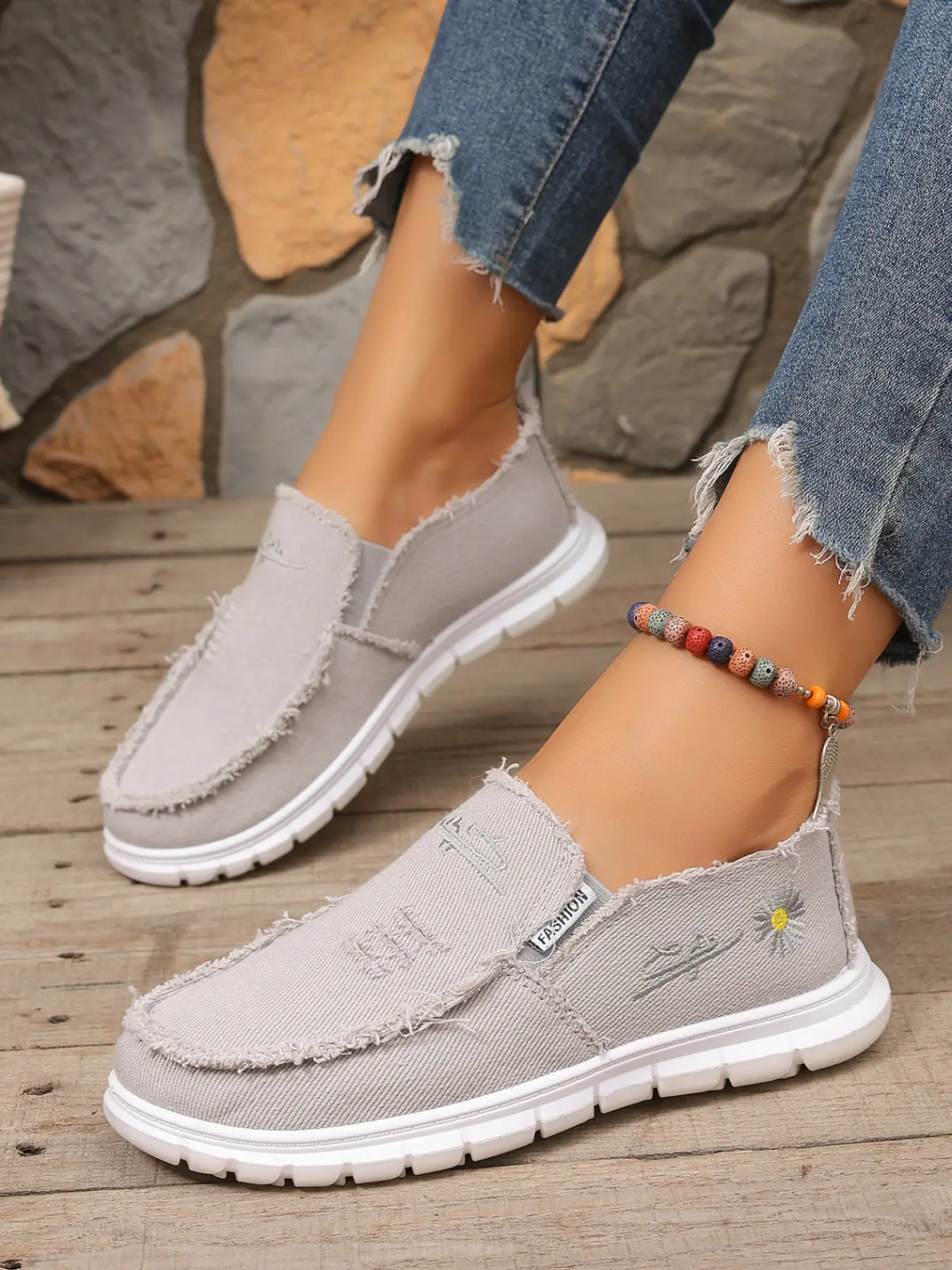 Women Slip On Canvas Loafers, Frayed Raw Edge Trim, Daisy Embroidery Decor Closed Toe Platform Flat Shoes, Multi Color Casual Slip-On Shoes for Daily Commute, Shopping Strolls, Vacation & Weekend Street Styling