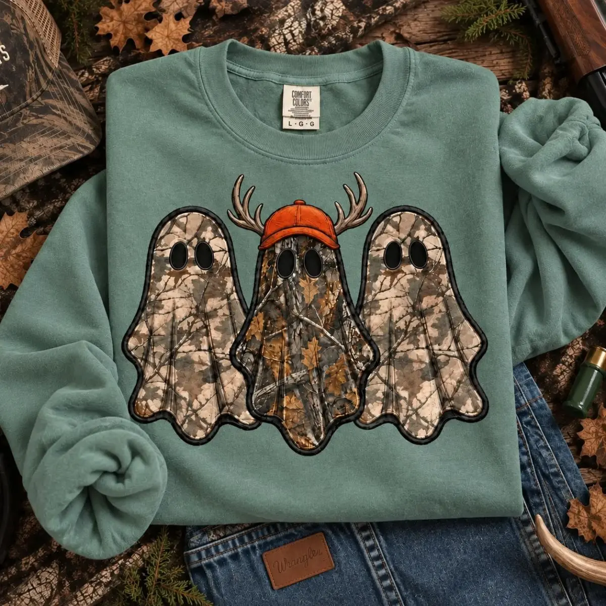 Retro Ghost Hunting Halloween Sweatshirt, Spooky Camo Graphic Pullover Vintage Ghost Hunter Crewneck Fall Fleece Top Cute Halloween Gift for Women