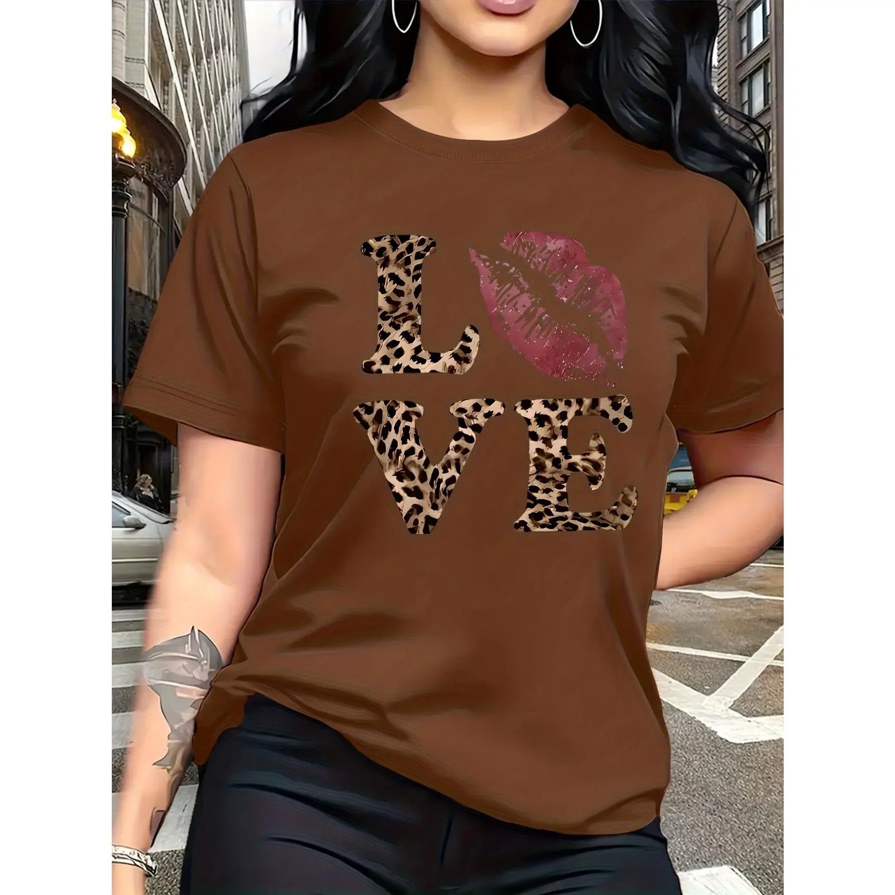 Trendy Graphic Leopard Print "LOVE" Red Lips T-Shirt - Breathable Fabric Short-Sleeve Sports Top for Casual Daily Commute & Family Travel, Versatile Style 2386