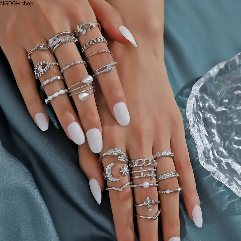 14-Piece Gold Stackable Rings Set for Women, Chunky Chain Pearl Crystal Knuckle Rings, Trendy Y2K Mixed Styles Jewelry Pack, Adjustable Statement Finger Rings, Perfect for Daily Wear, Party, Travel & Gift for Her.