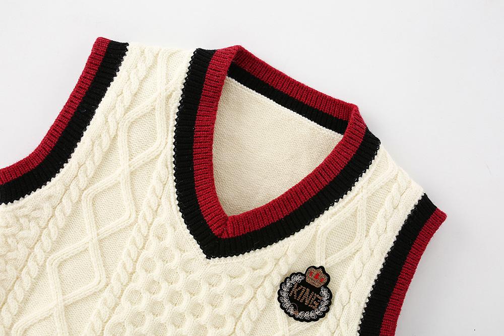 Spring and Autumn Infant V-Knitted Vest, Simple Woolen Waistcoat Boys and Girls, Versatile Outerwear, Soft and Skin-friendly, Stylish Daily Outings, Children's Layered Sweater Vest