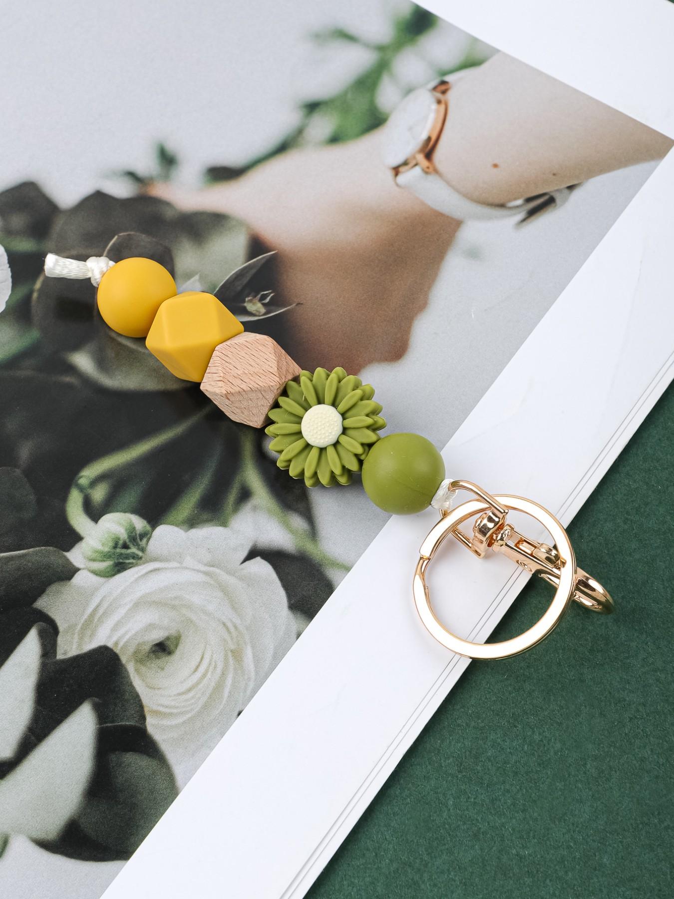 Elegant Daisy Keychain, Soft Silicone Beaded Wristlet, Perfect Mother's Day Gift for Mom, Viral Tiktok Accessory, 1pcs
