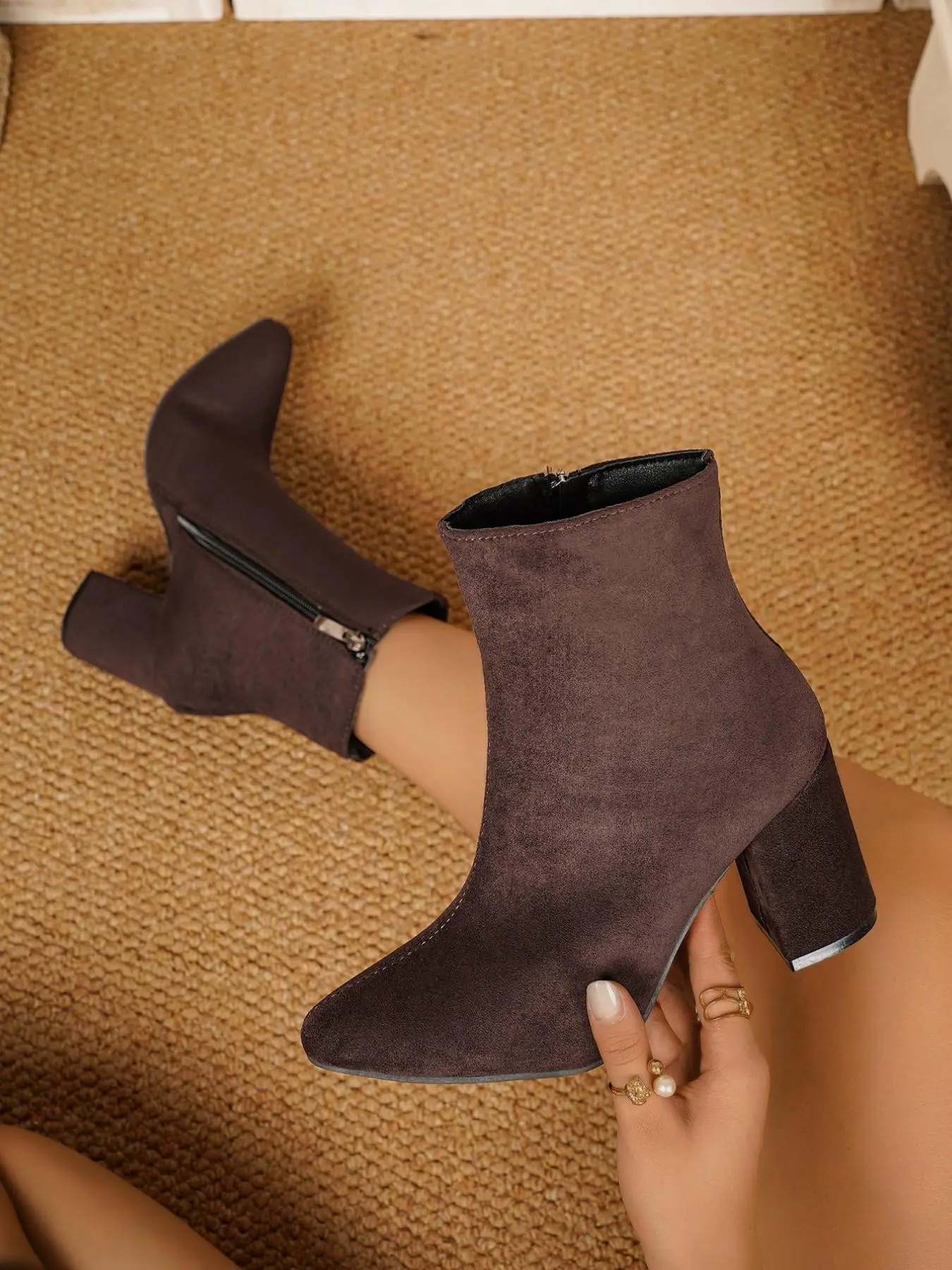 Women's Chelsea Short Boots, Chunky Heel, Solid Color Side Zip Design, Comfortable Plush Lining, Fashion Elastic Shoe Opening, Perfect for Casual Wear