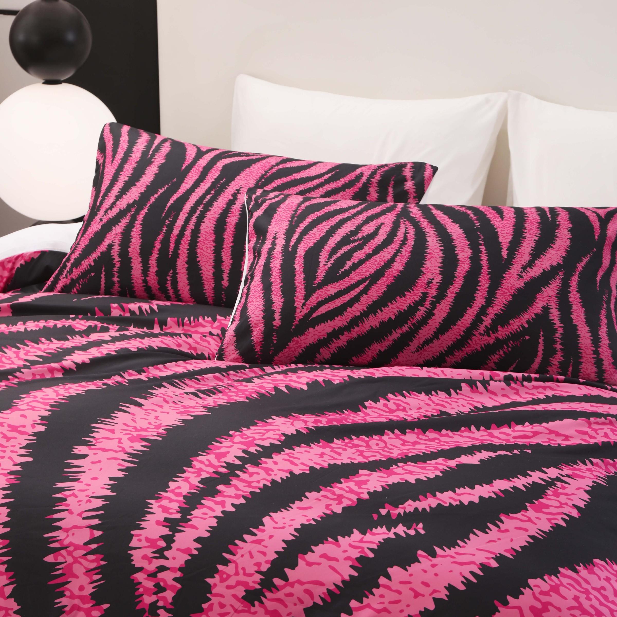 3Pcs Pink Zebra‑Print Duvet Cover Set, 1 Duvet Cover + 2 Pillowcases, No Inserts, Zipper Closure for Easy Removal & Washing, Soft Comfortable Fabric, Stylish Bedroom Decor, Perfect Gift Choice