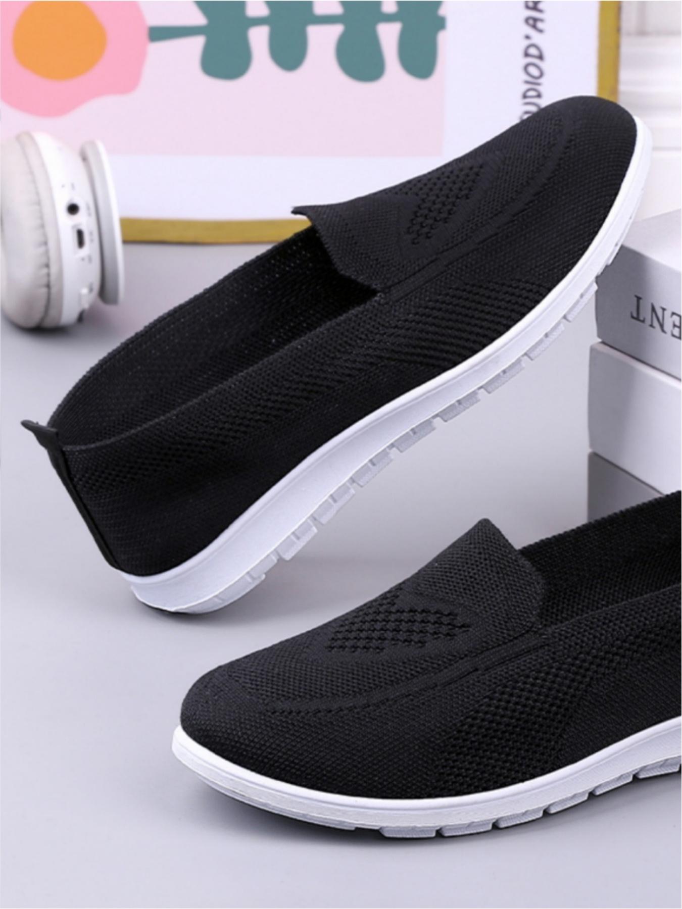Ladies' casual sports shoes, made of mesh material for comfortable wrapping and lightweight fit, with a simple design of the sole. Available in multiple colors for daily use, ideal for commuting to campus, and a practical gift for girlfriends' birthdays