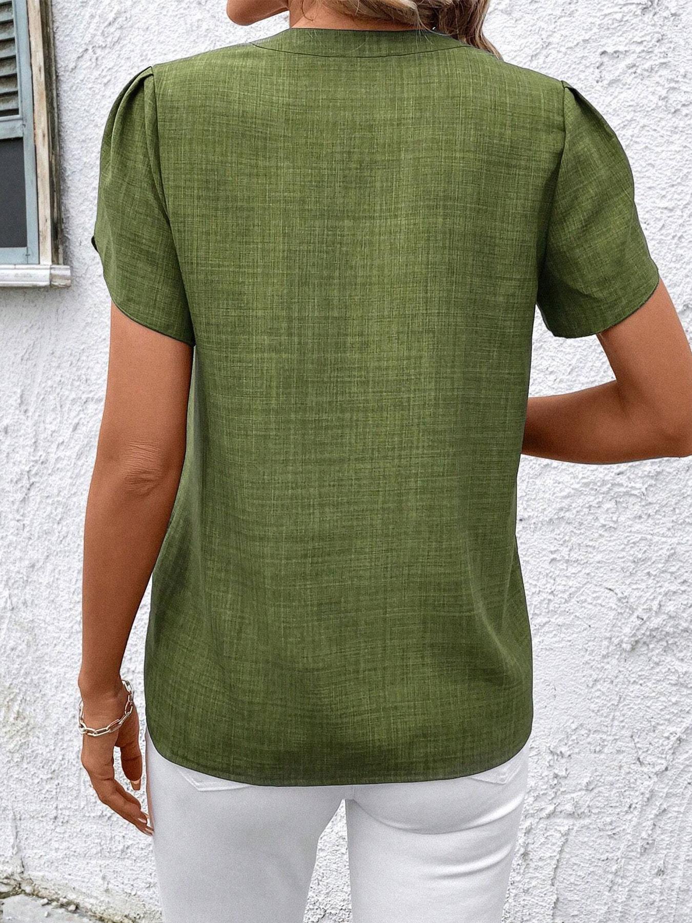 A women's solid color printed half-open collar short-sleeved shoulder pleated pullover T-shirt top, suitable for summer, suitable for commuting, casual wear, home wear.