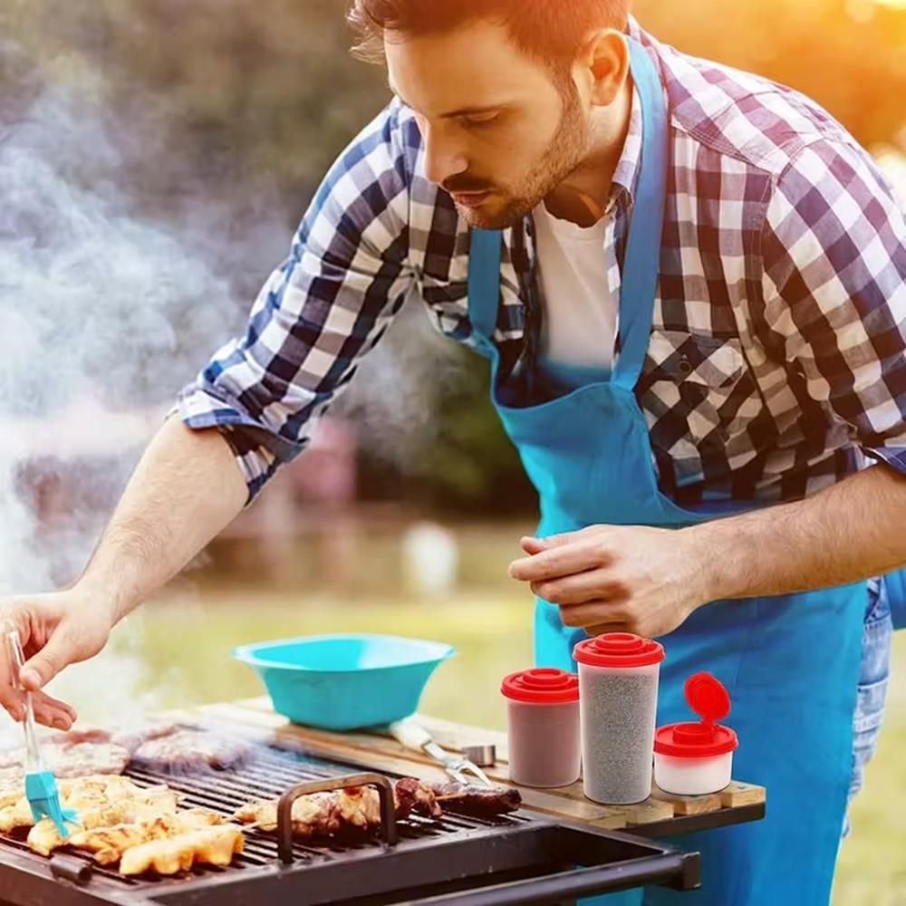 Set of 2 Large Salt and Pepper Shakers，Moisture Proof  Salt Shaker to go Camping Picnic Outdoors Kitchen Lunch Boxes Travel Spice Set Clear with Covers Lids Plastic Airtight Dispenser