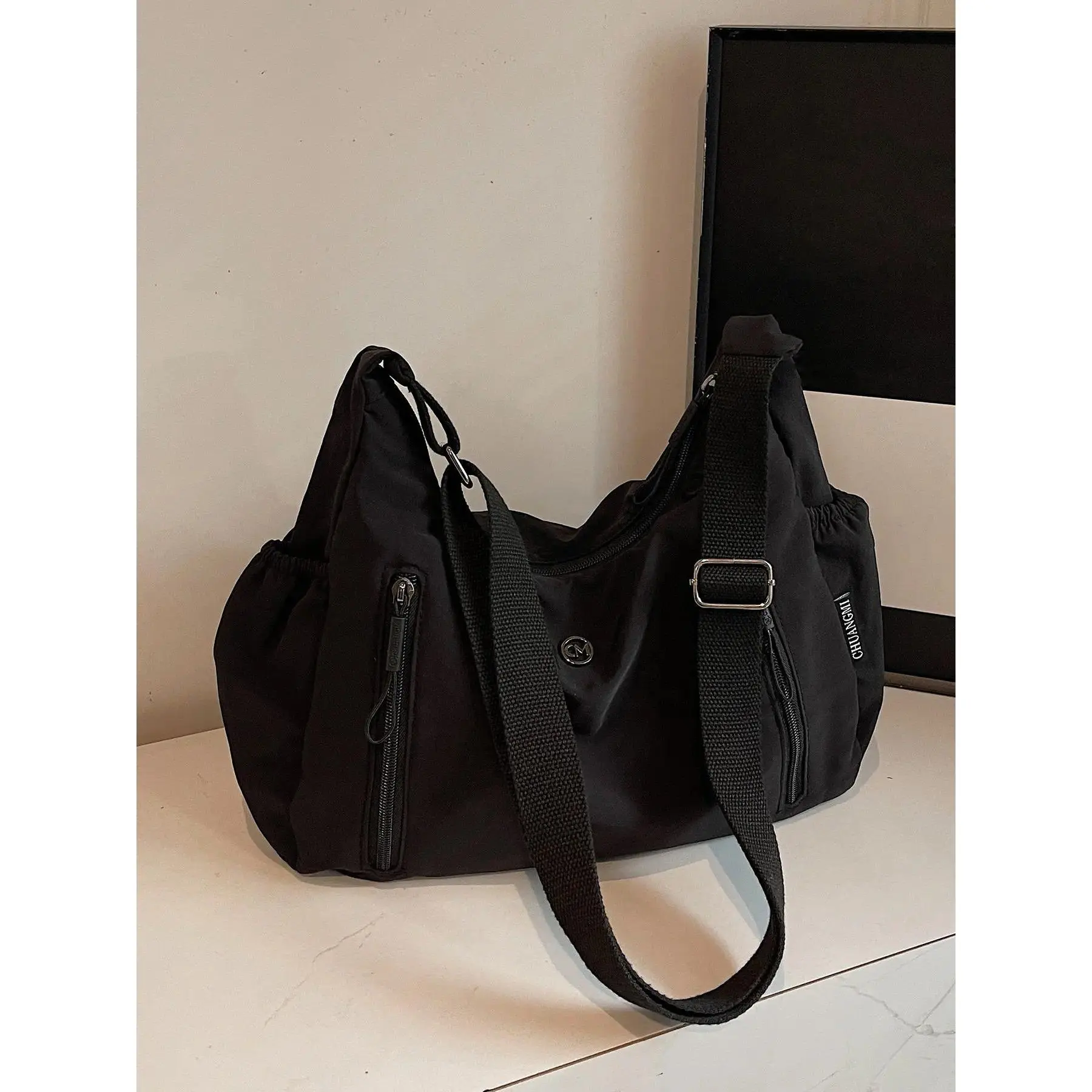 Women's Large-Capacity Tote Bag - Minimalist Aesthetic Shoulder Handbag with Wide Strap, Solid Color Commuter Purse with Multiple Zipper Pockets, Lightweight Versatile Everyday Work Bag for Women, Tote Bags