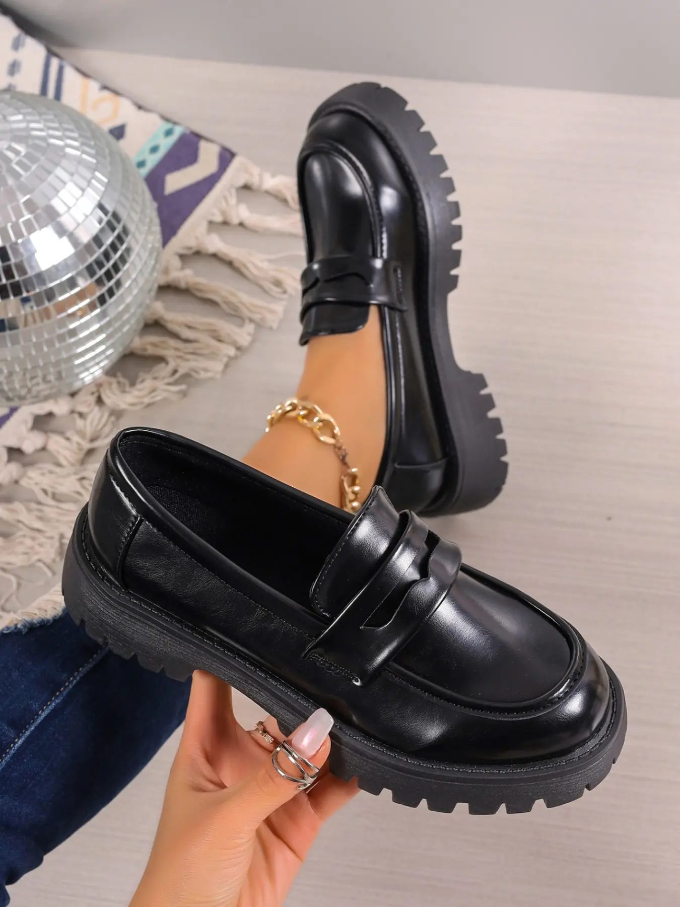 Women's Versatile Round Toe Loafers New Spring Summer Autumn Winter Metal Buckle Decor One-Click Flat Shoes British Style Commuter Casual Western Slip On Loafers Flats Shoes